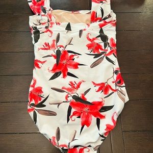 Albion fit Tessa off shoulder. EUC! Size small